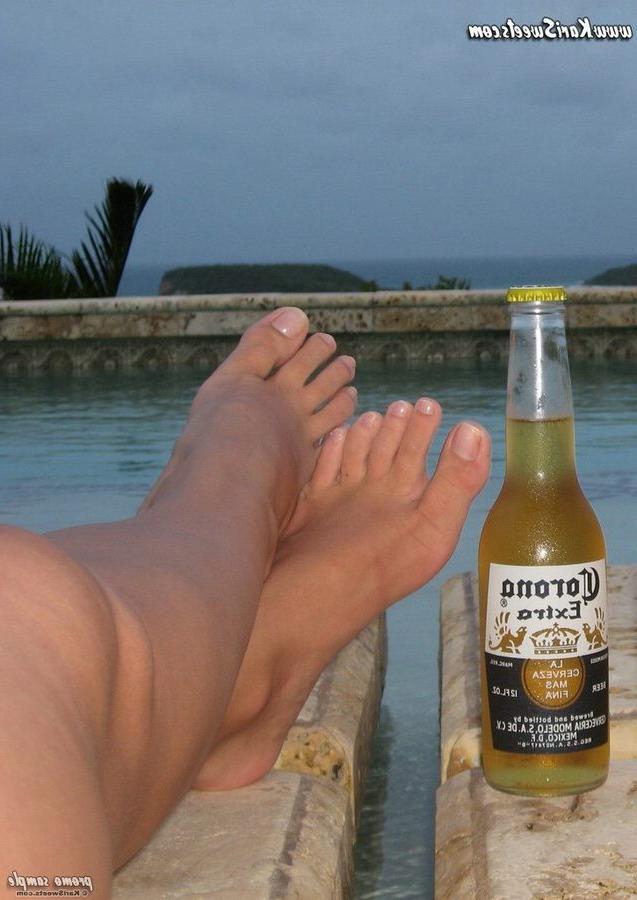 16P Kari Sweets in Puerto Rico enjoing some beer in a bikini