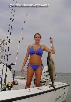 20P Amateur bikini girls sports fishing