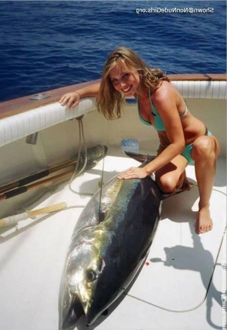 20P Amateur bikini girls sports fishing