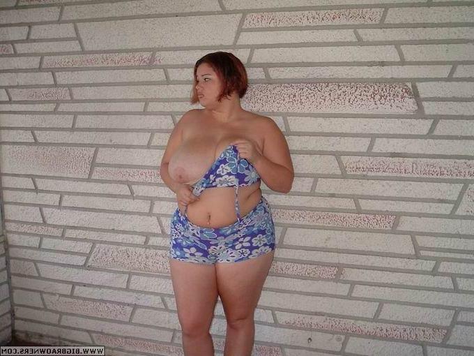 16P chubby and busty babe removing her bikini