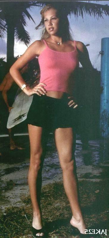 15P Sexy tennis star Anna Kournikova shows her amazing body