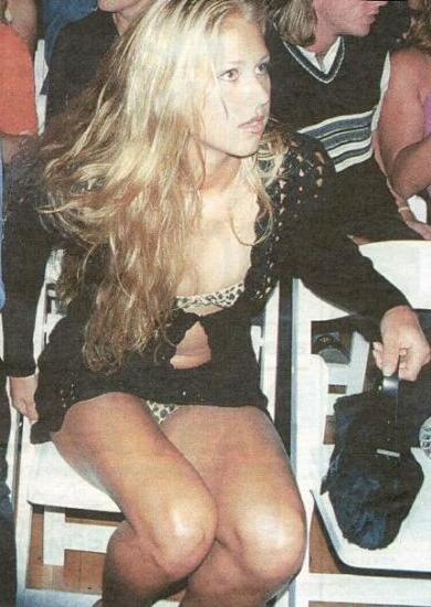 15P Sexy tennis star Anna Kournikova shows her amazing body