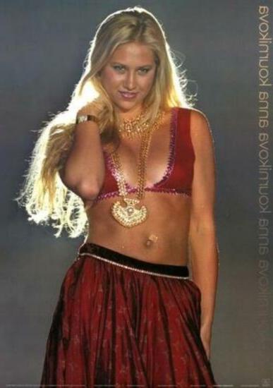 15P Sexy tennis star Anna Kournikova shows her amazing body