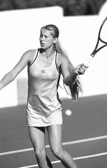 15P Sexy tennis star Anna Kournikova shows her amazing body