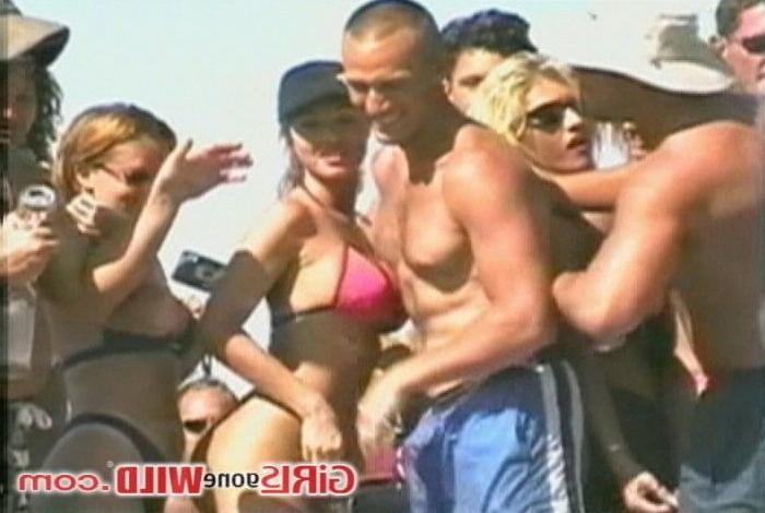 10P Boyfriend rips off his girlfriends bikini top to show her tits