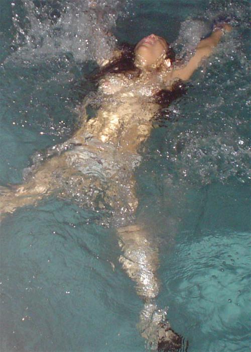 15P Celeb Michelle Rodriguez in sexy bikini