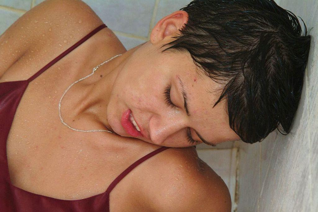 15P sexy hairy teen fucking a cucumber in the bath