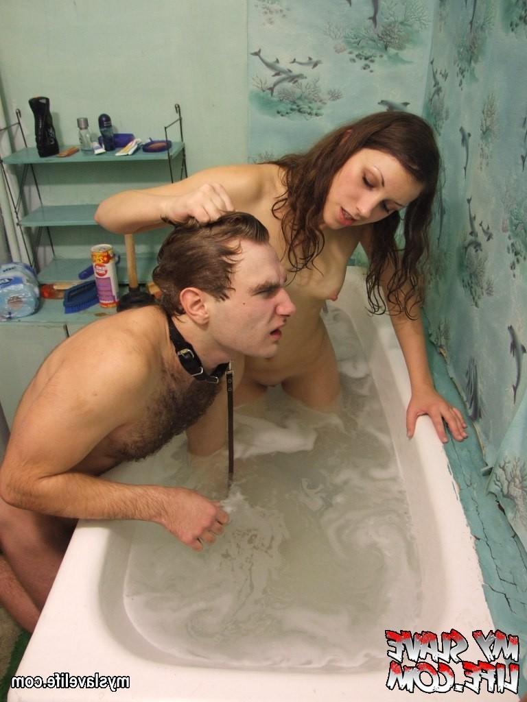 9P Gadget sinks her disobedient slave in the bath