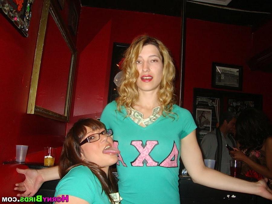 15P Horny girlfriends party n suck cock at strip club
