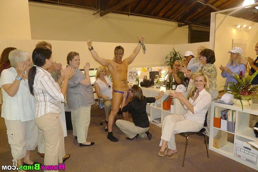 15P Drunk and horny CFNM amateurs party with cocks in homemade pics