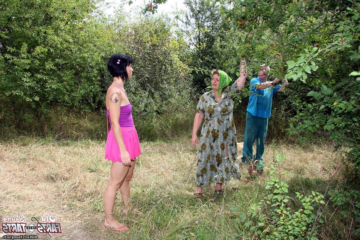 12P Girl fucks an old senior couple in the bushes