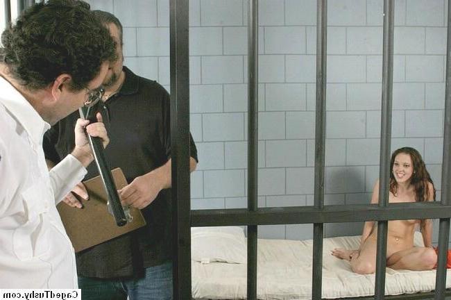 16P Hot Girl in Prison Action