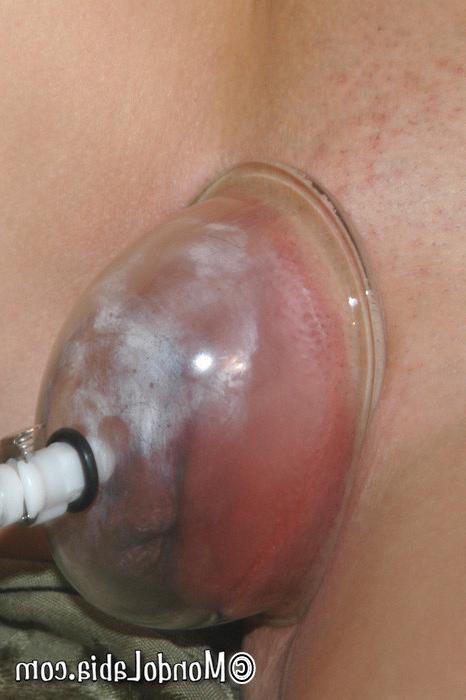 16P Anastasia Pierce and Kayla Synz vacuum pump their pussies together