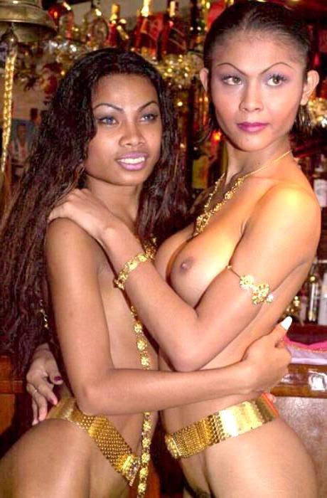 20P Nude Hispanic shemale lovers in bar