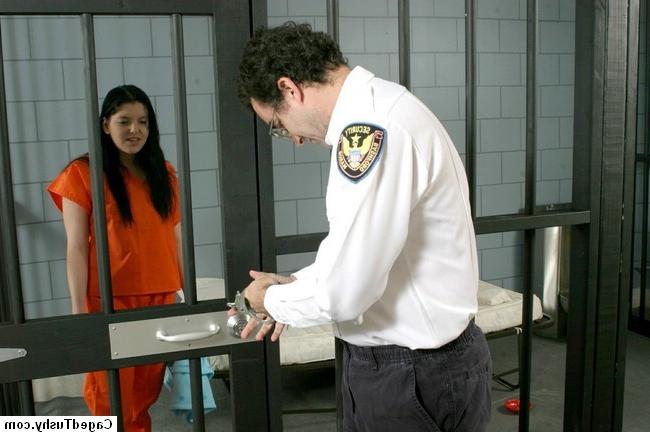 16P Lesbian teens prisonner in jail