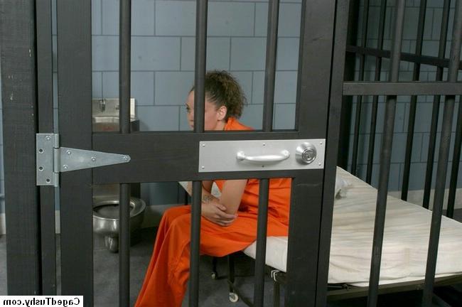 16P Blowjob in prison with the security guard