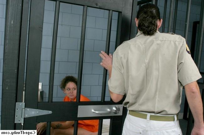 16P Blowjob in prison with the security guard