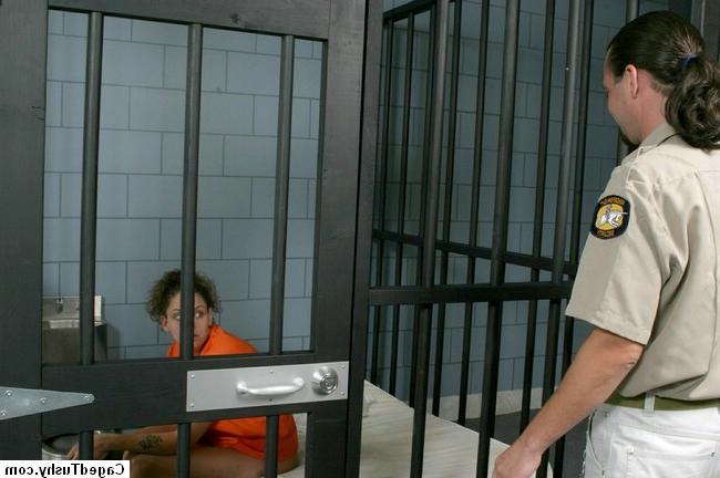 16P Blowjob in prison with the security guard