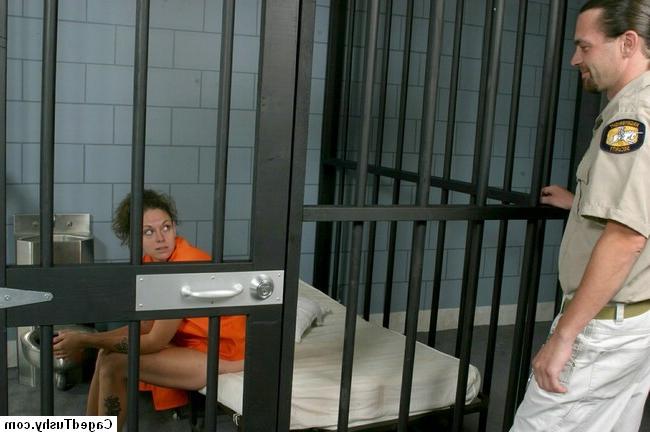 16P Blowjob in prison with the security guard