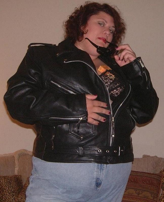 18P Fat biker babe playing with vibrator