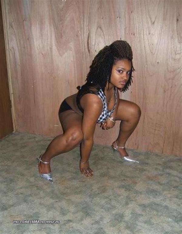 10P Collection of a black babe posing sexy for her boyfriend