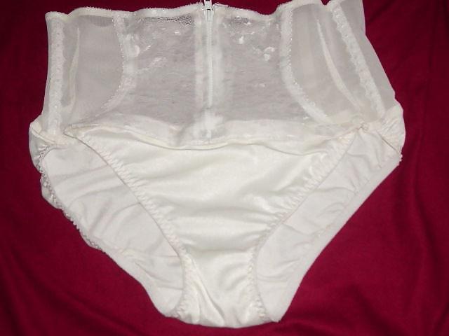 16P New bra and pantygirdle