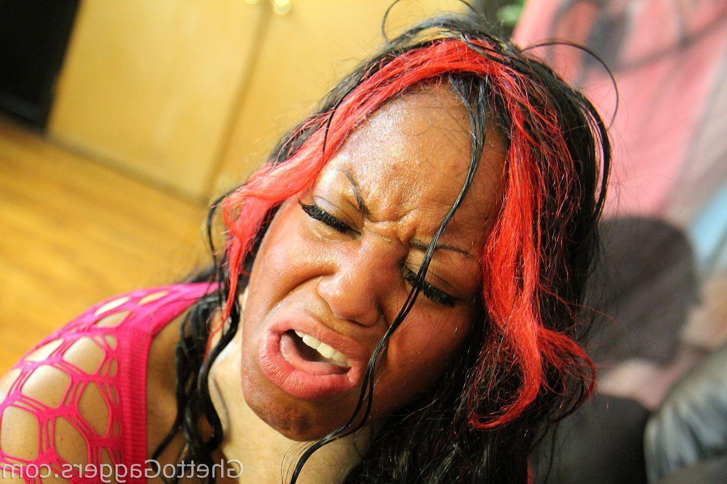 16P Ghetto slut gagging on white dick