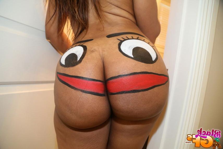 15P Gorgeous ebony chick smiling while having sex