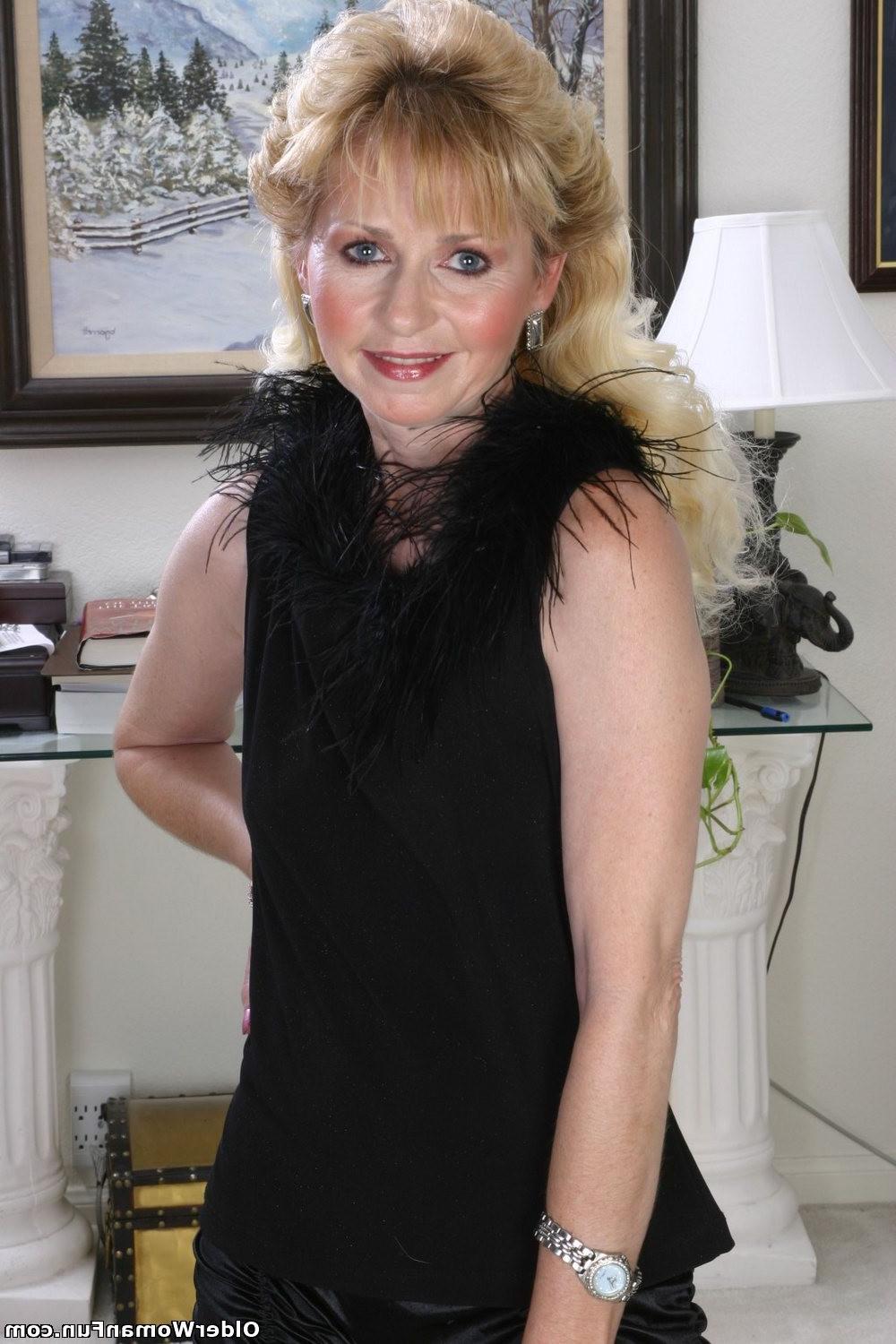 12P Grandma Lynn is doing a striptease