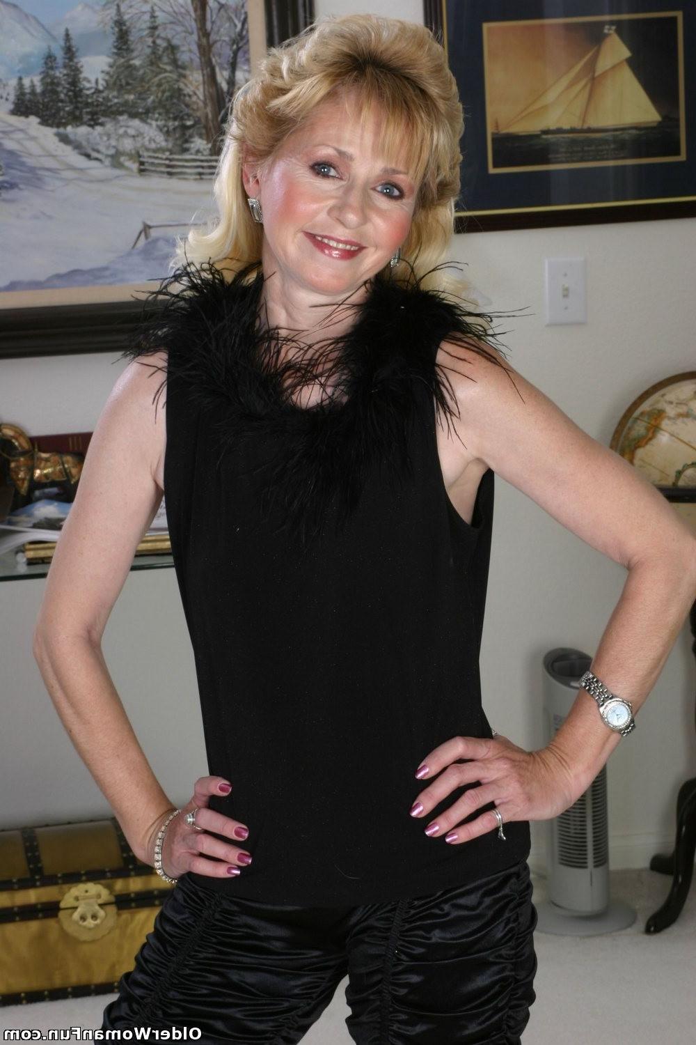 12P Grandma Lynn is doing a striptease