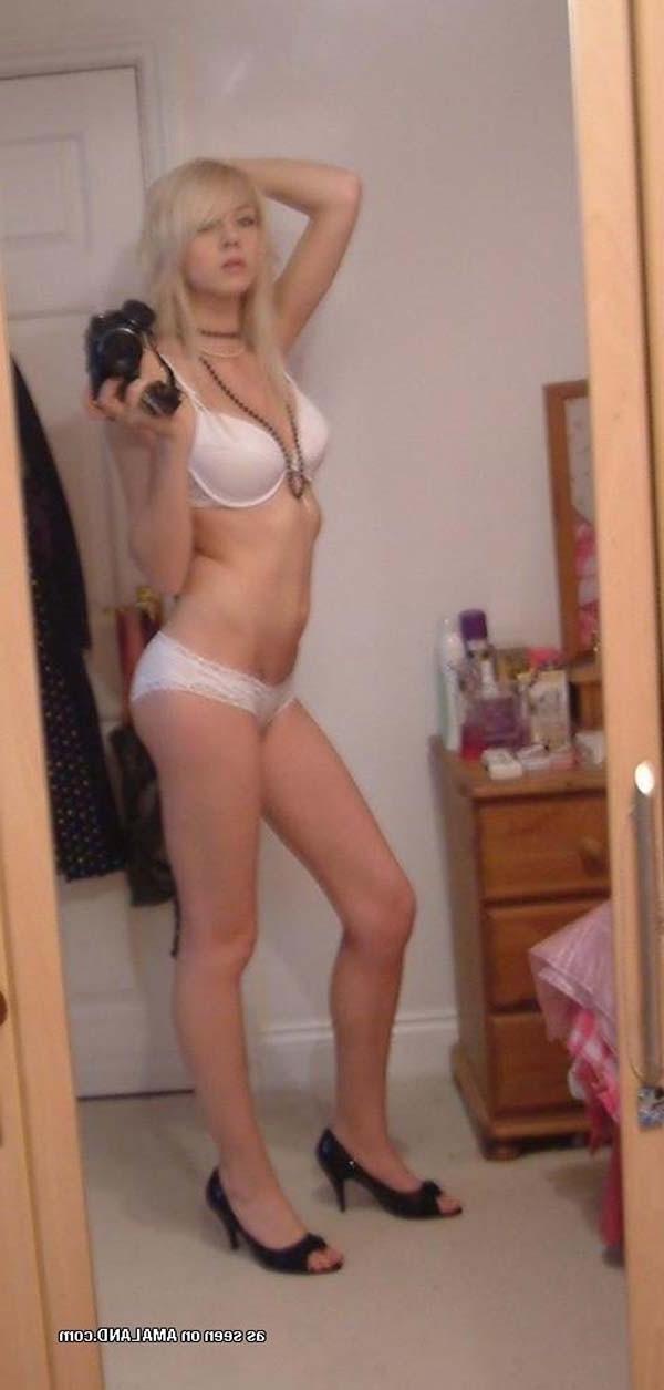 12P Solo blonde princess loves to pose