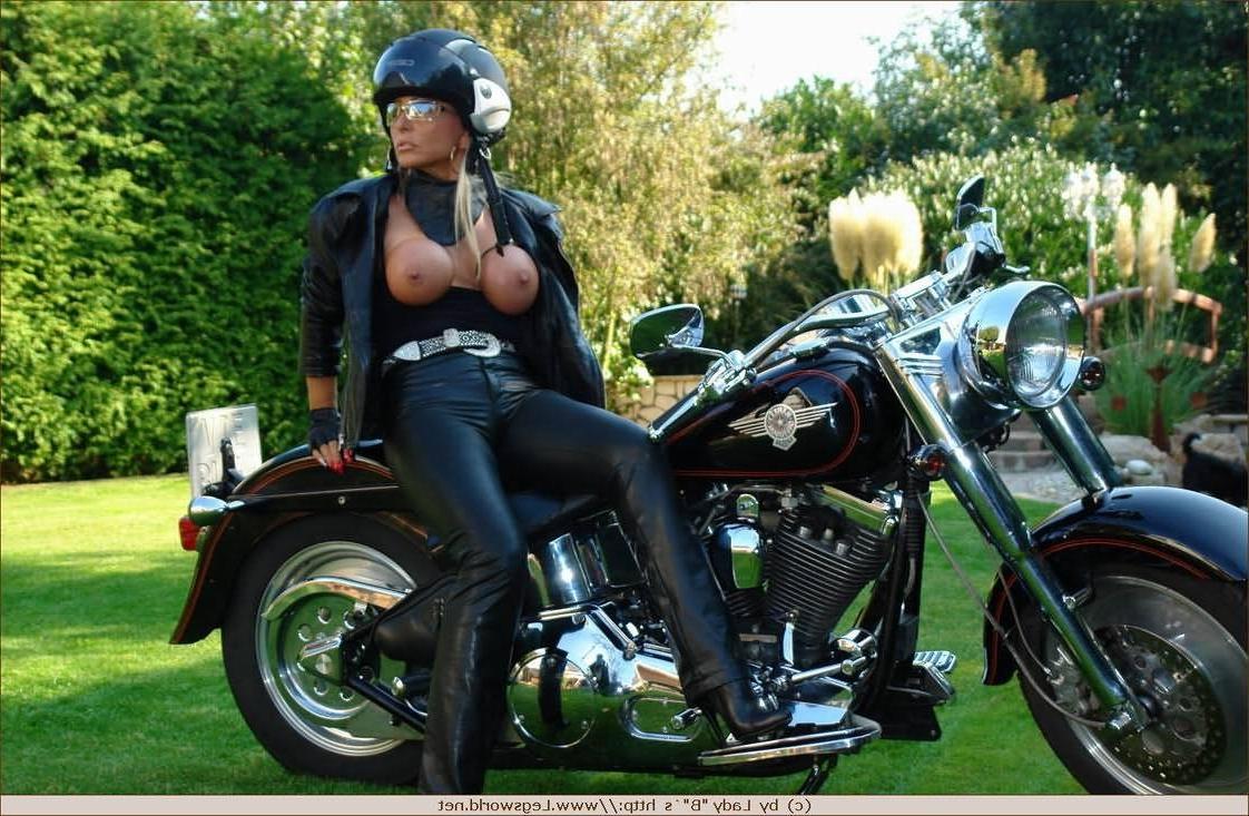 12P Biker slut Barbara in latex with bonded tits