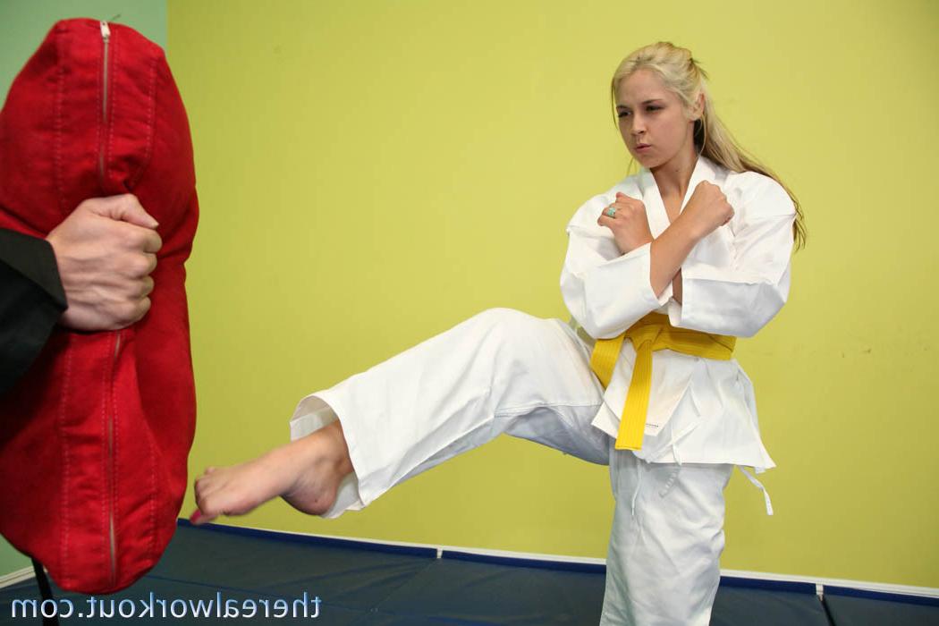 10P Busty blonde girl fucks her karate trainer