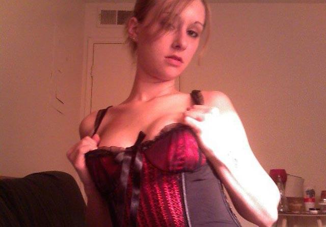 15P Amateur blonde showing off on webcam