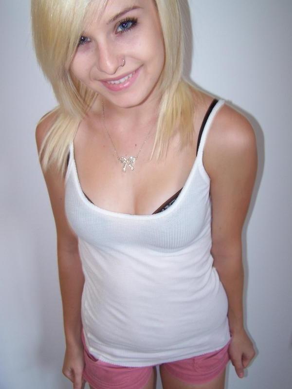 15P Cute blonde girlfriend takes photos of herself