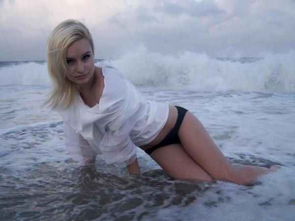 15P Cute blonde girlfriend takes photos of herself