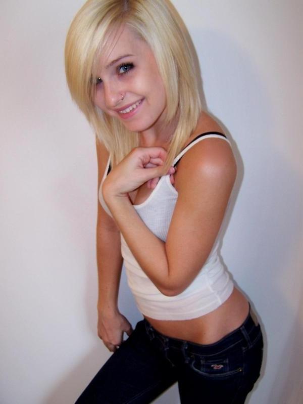 15P Cute blonde girlfriend takes photos of herself