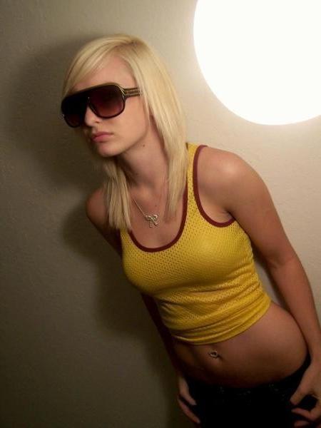 15P Cute blonde girlfriend takes photos of herself