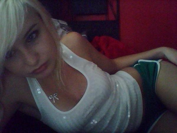 15P Cute blonde girlfriend takes photos of herself