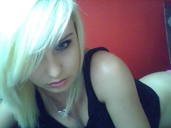 15P Cute blonde girlfriend takes photos of herself