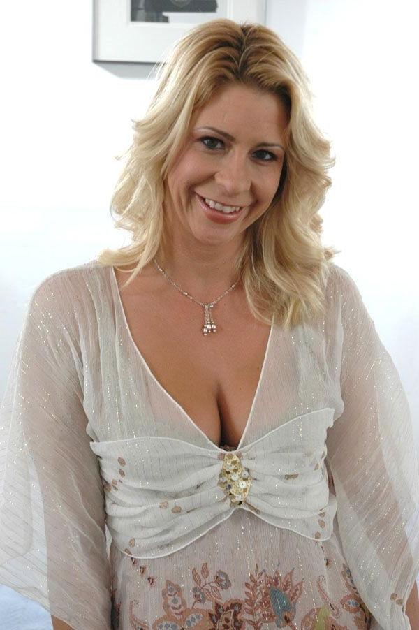 16P Sexy blonde milf in hardcore action on bed