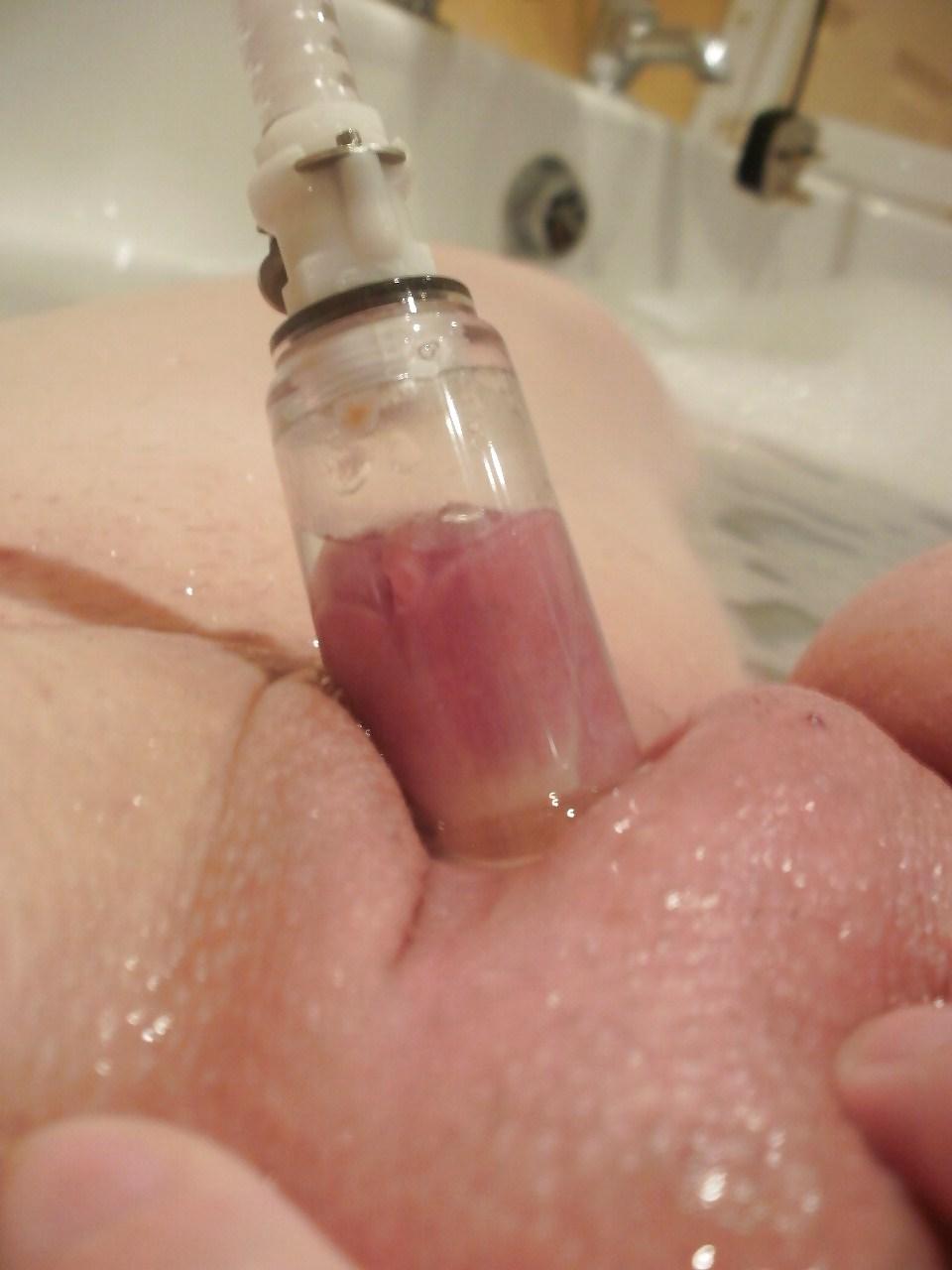 13P Clit Pumping in the bath