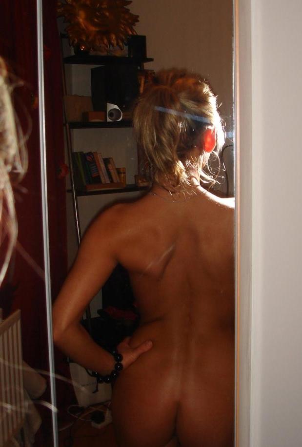 15P Blonde girlfriend showing off
