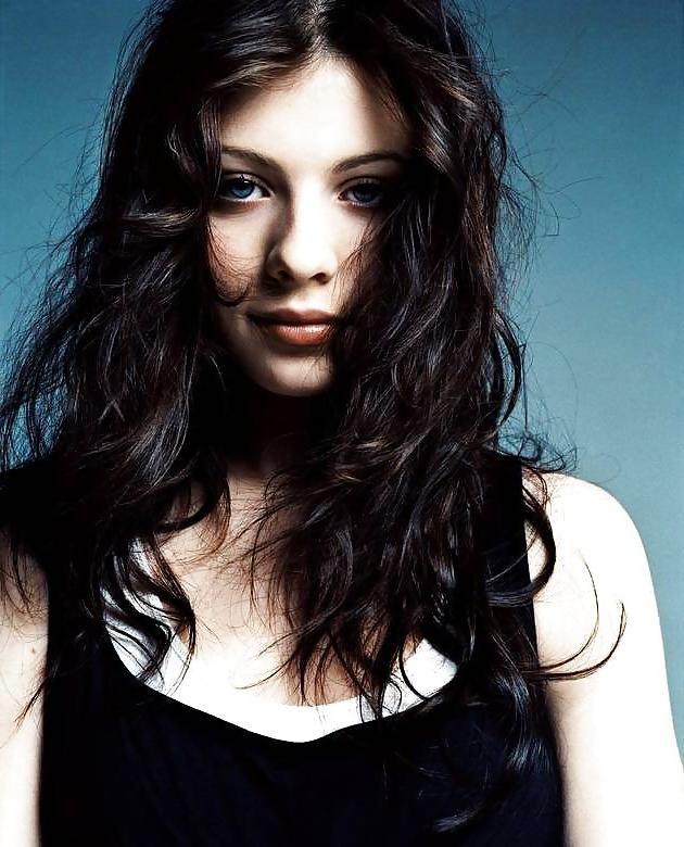 22P Michelle trachtenberg is so pretty