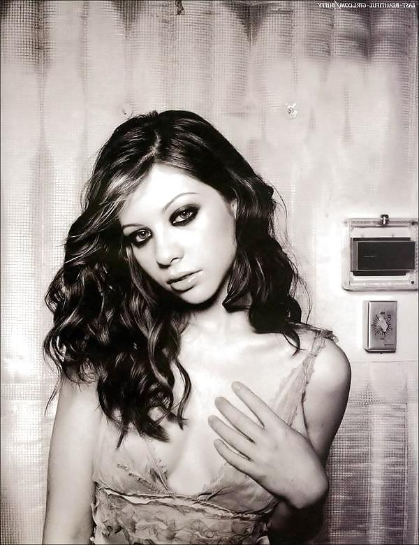 22P Michelle trachtenberg is so pretty