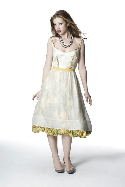 22P Michelle trachtenberg is so pretty