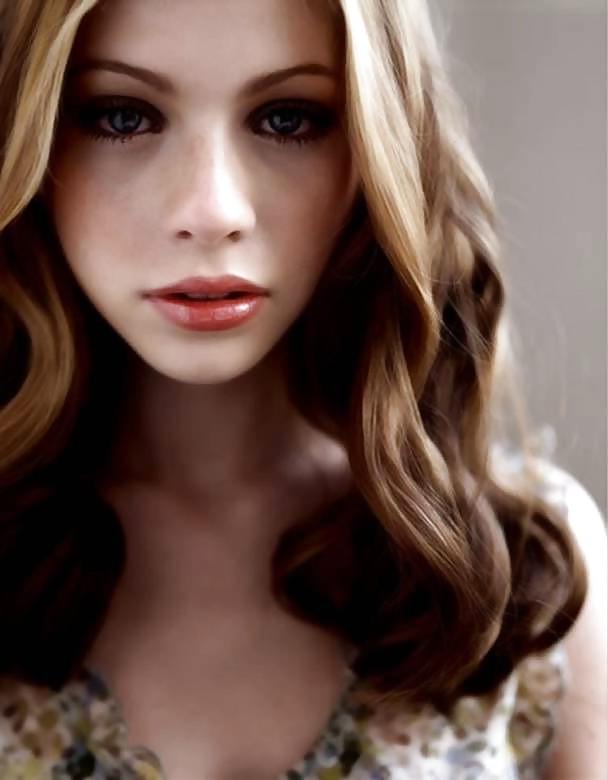 22P Michelle trachtenberg is so pretty