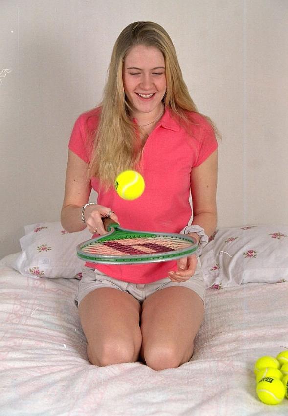 20P Amateur tennis player toying pussy