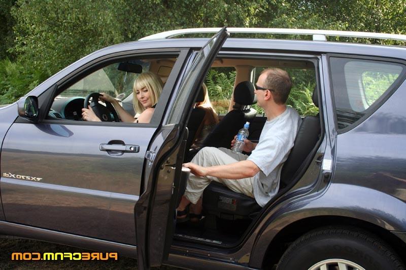 18P Blondes take hitchhiker to the woods to grope him