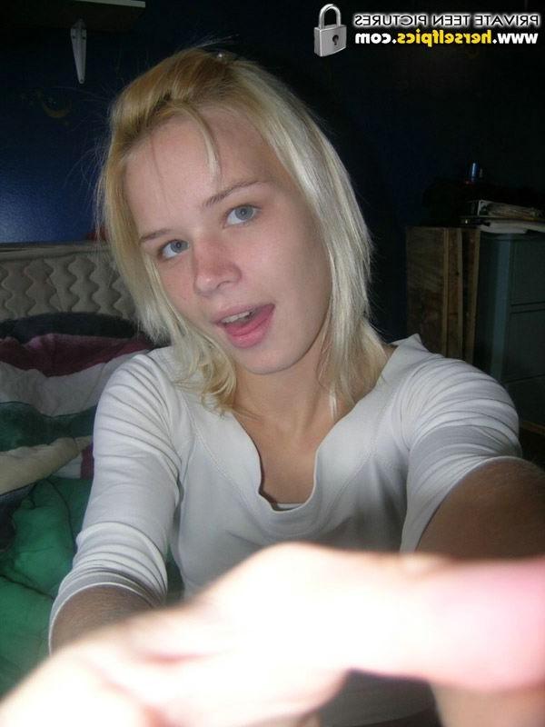 7P naked self pics of private Gwen
